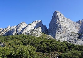 Vista del Pico Agero y su canal de acceso, que será uno de los primeros montes en subir.