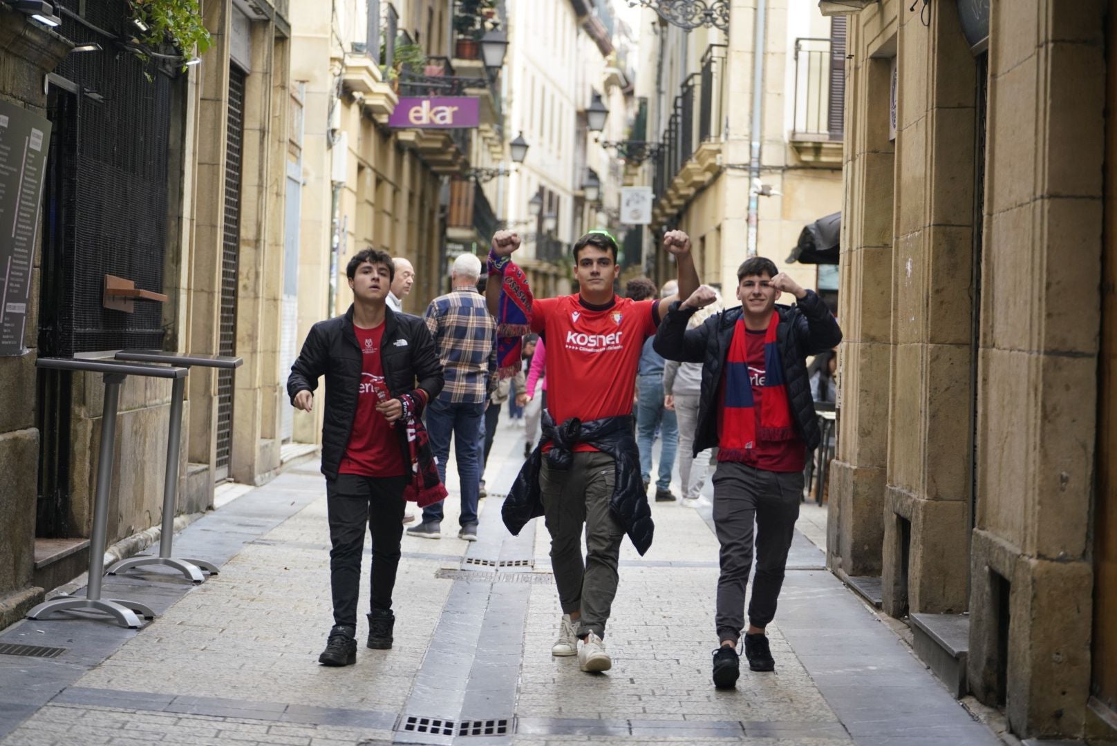 Así han vivido la previa del partido en Donostia los aficionados de Osasuna