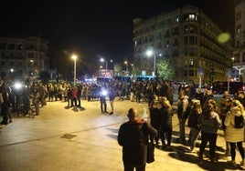 Algo más de un centenar de personas han acudido a la protesta