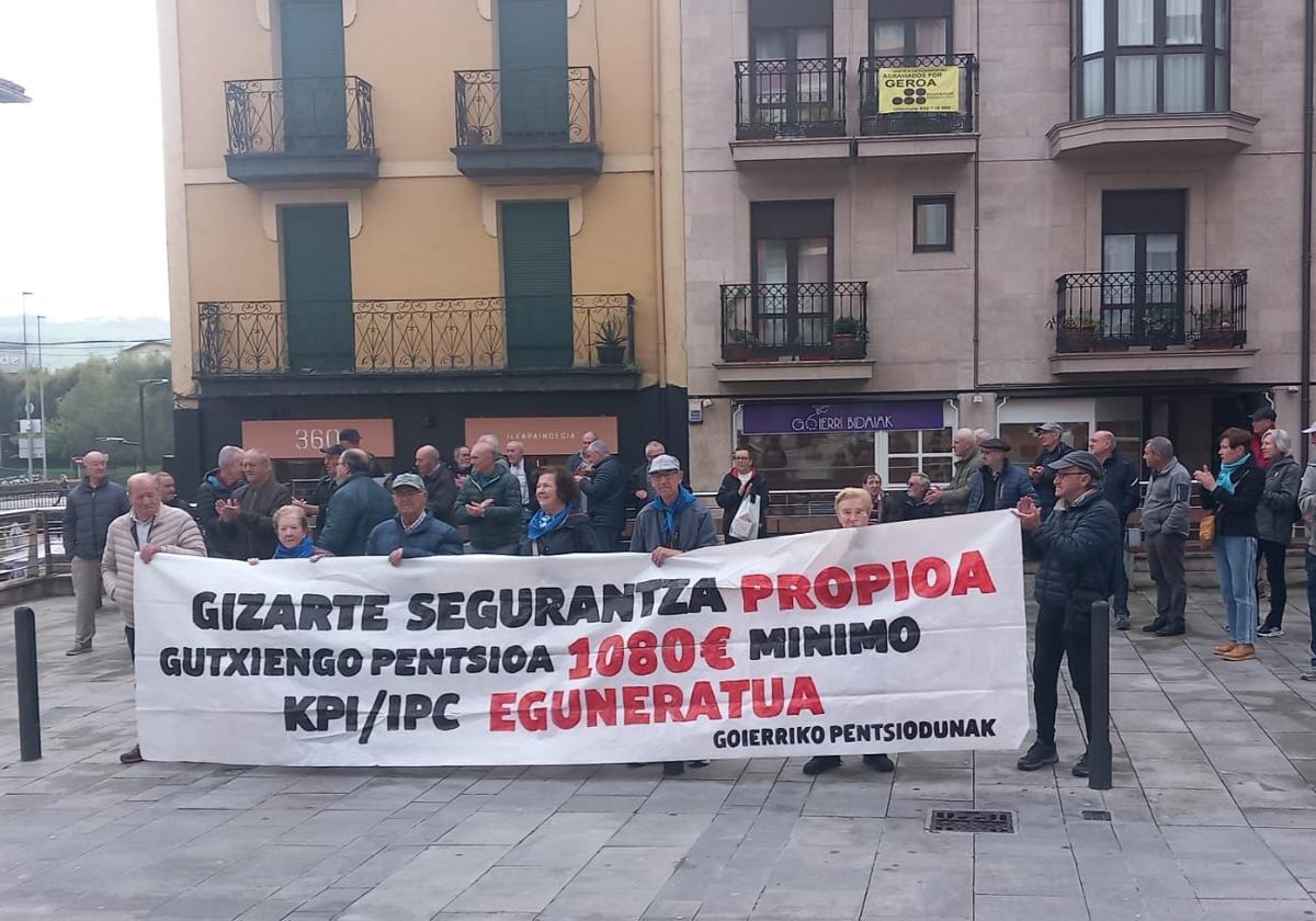 Los jubilados goierritarras reclaman en Beasain pensiones mínimas dignas