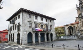 Exterior del ayuntamiento de Andoain.