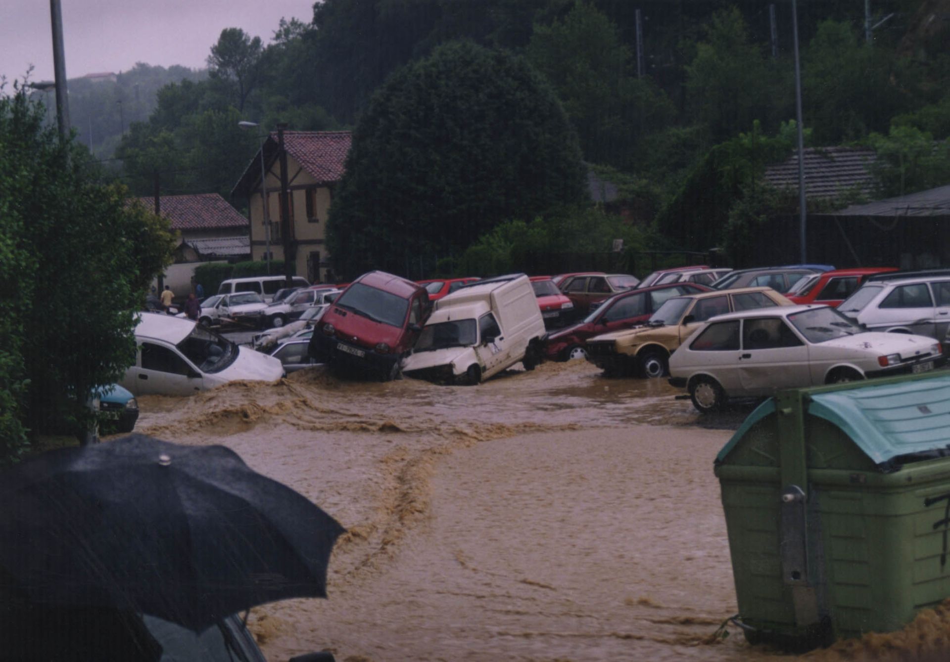 Las imágenes de la histórica tromba de agua que anegó Gipuzkoa en junio de 1997