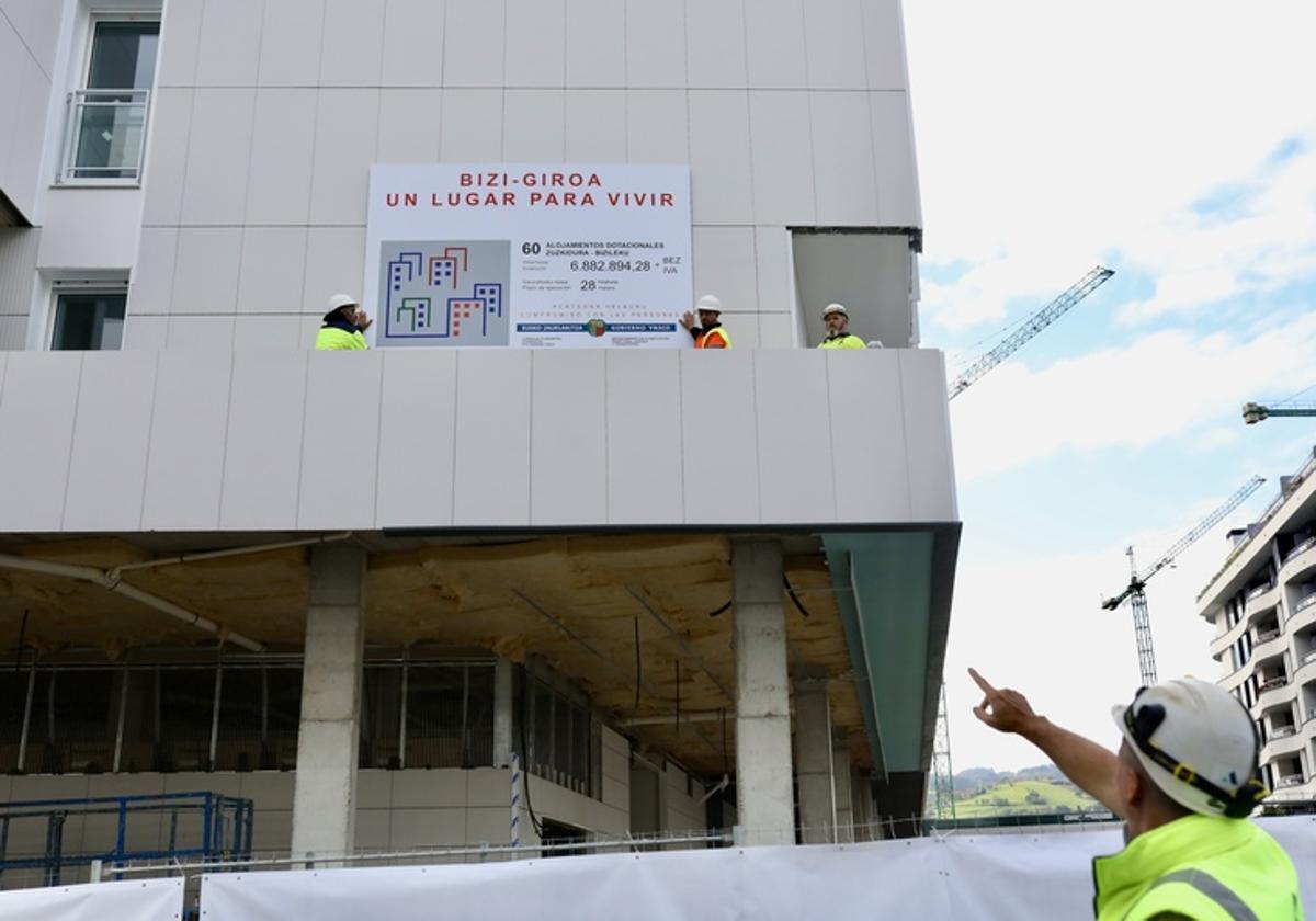 Alojamientos dotacionales para jóvenes que se entregarán en 2025 y VPO en construcción en Zarautz.