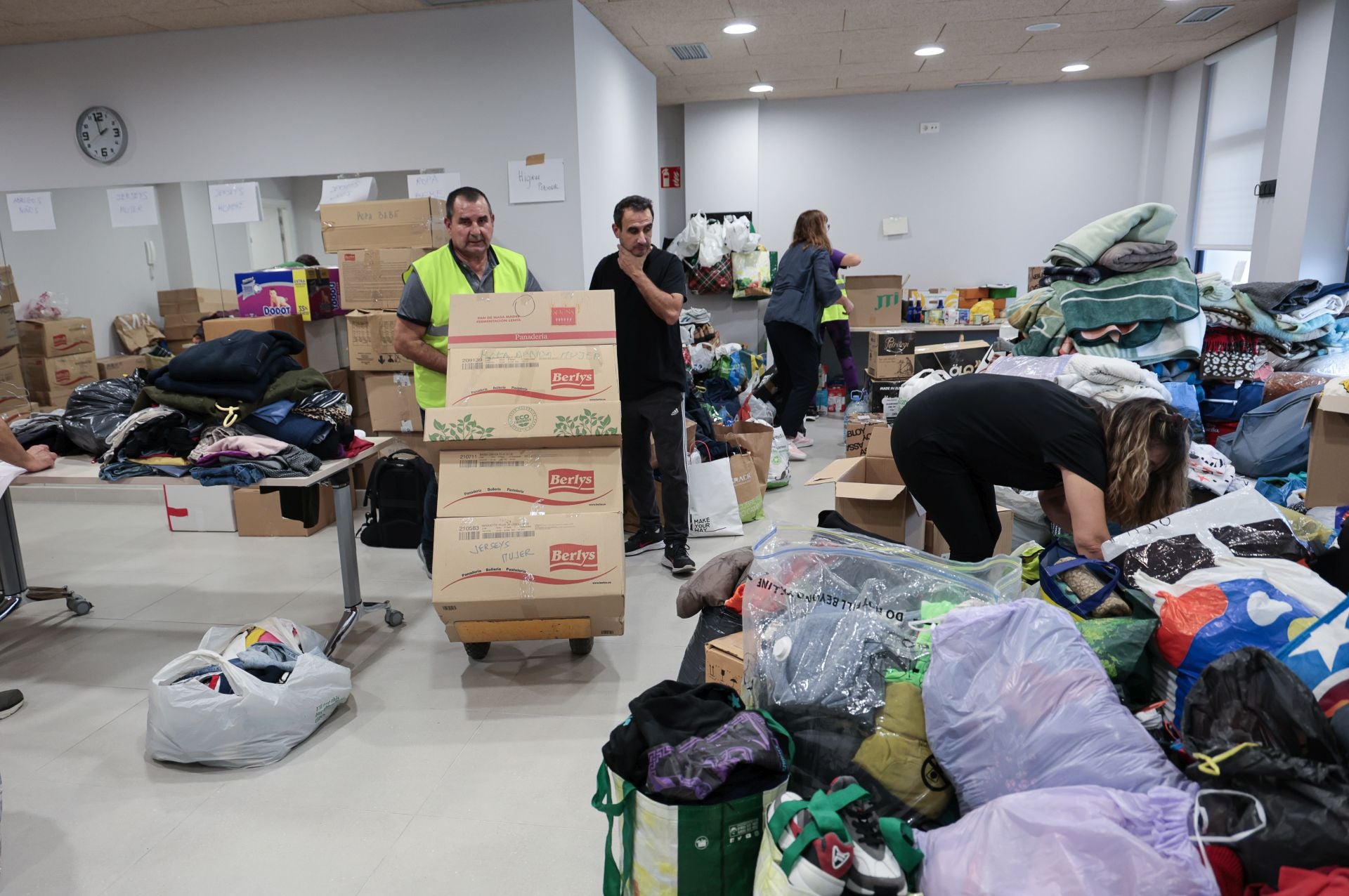 Irun se vuelca con los damnificados por la DANA