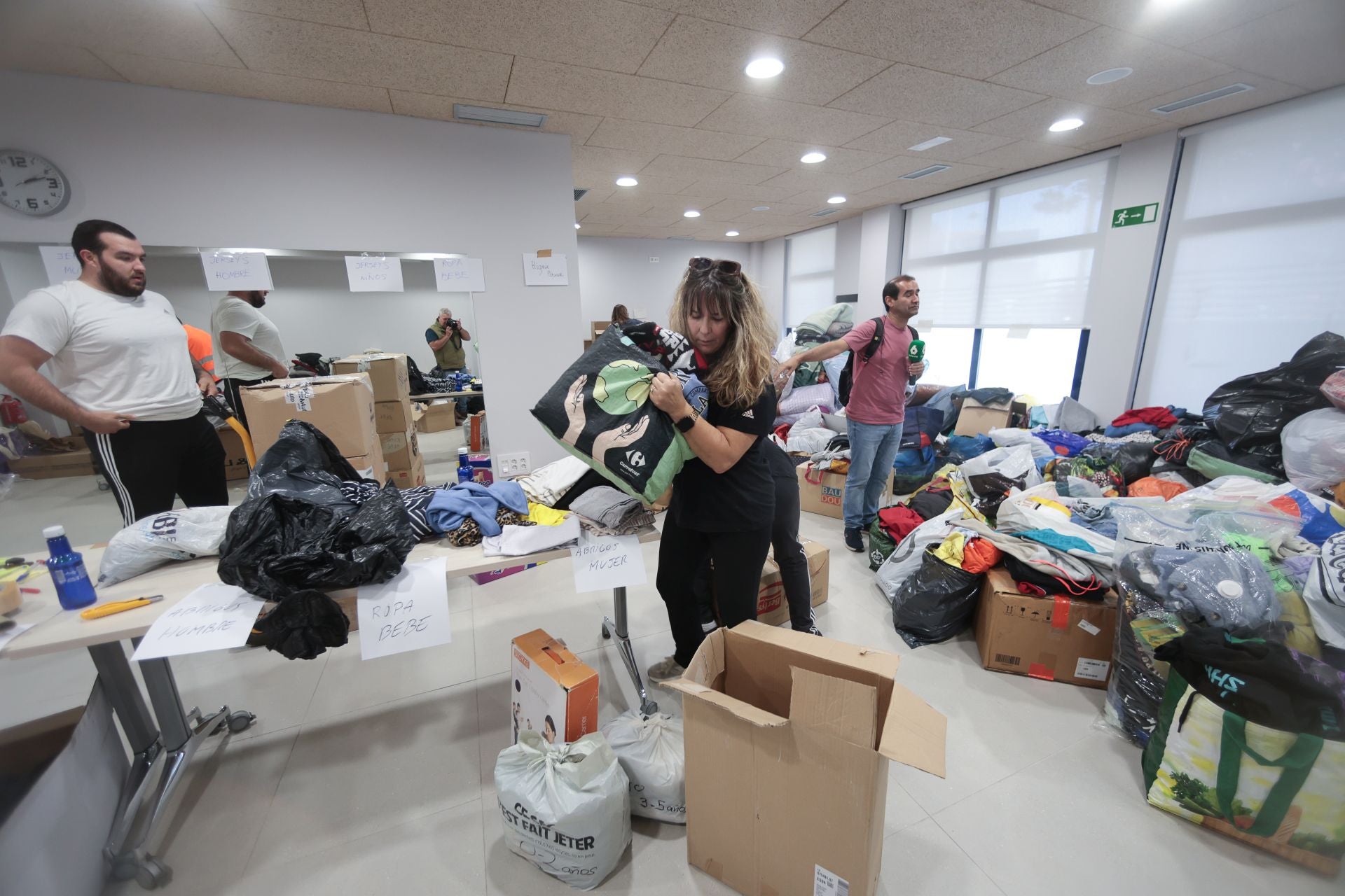 Irun se vuelca con los damnificados por la DANA