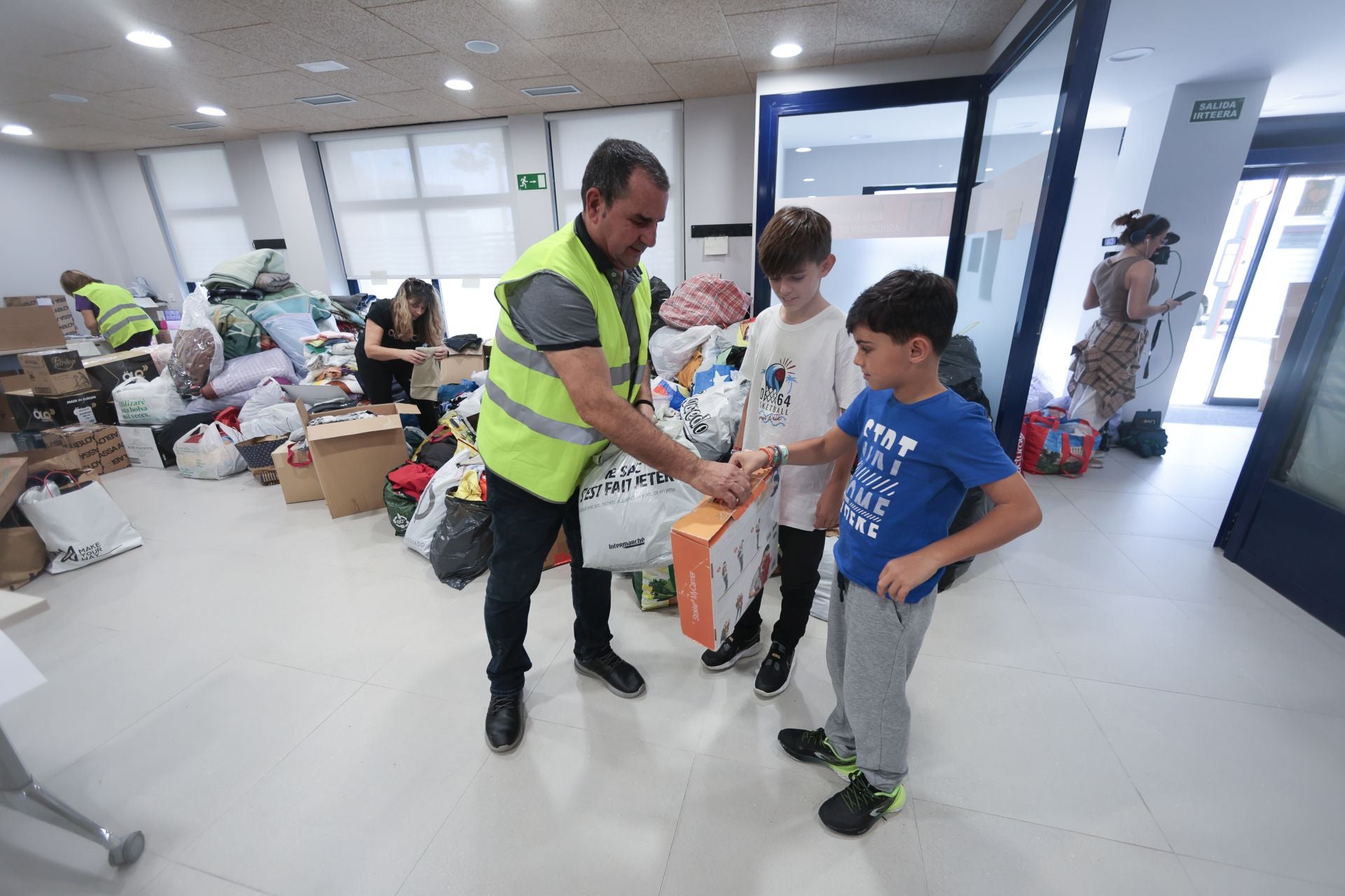 Irun se vuelca con los damnificados por la DANA