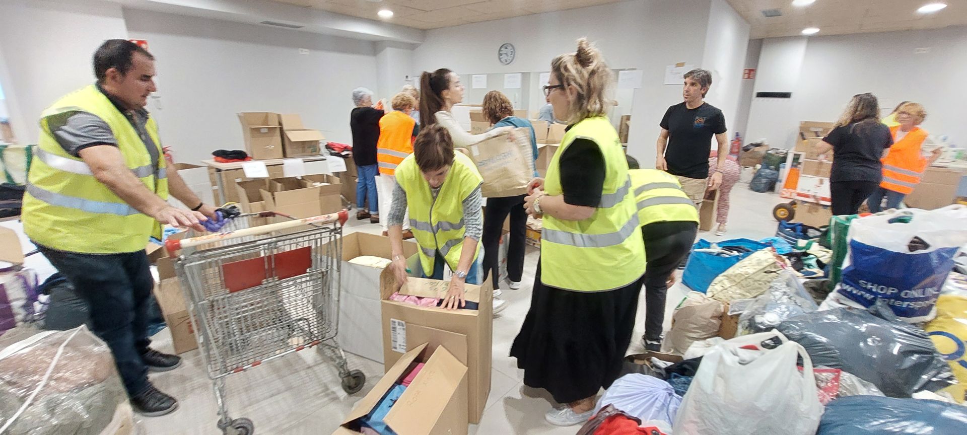 Irun se vuelca con los damnificados por la DANA