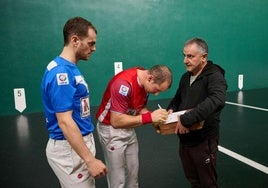 Unai Laso, Aitor Elordi y el seleccionador de material Martin Alustiza,