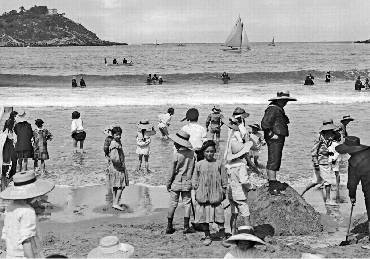 Detalles de 'niños en La Concha en 1912'.