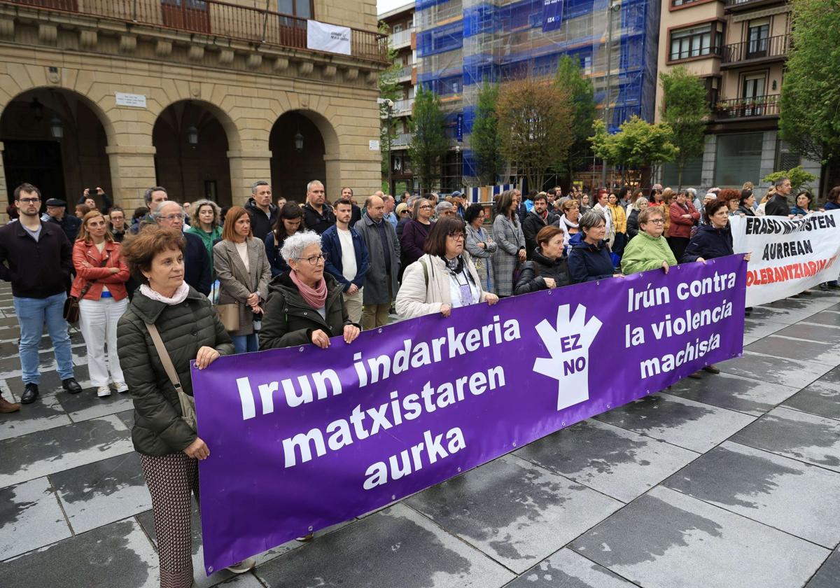 Concentración en Irun contra una agresión machista.