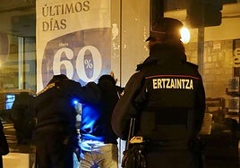 La Ertzaintza procede a un cacheo