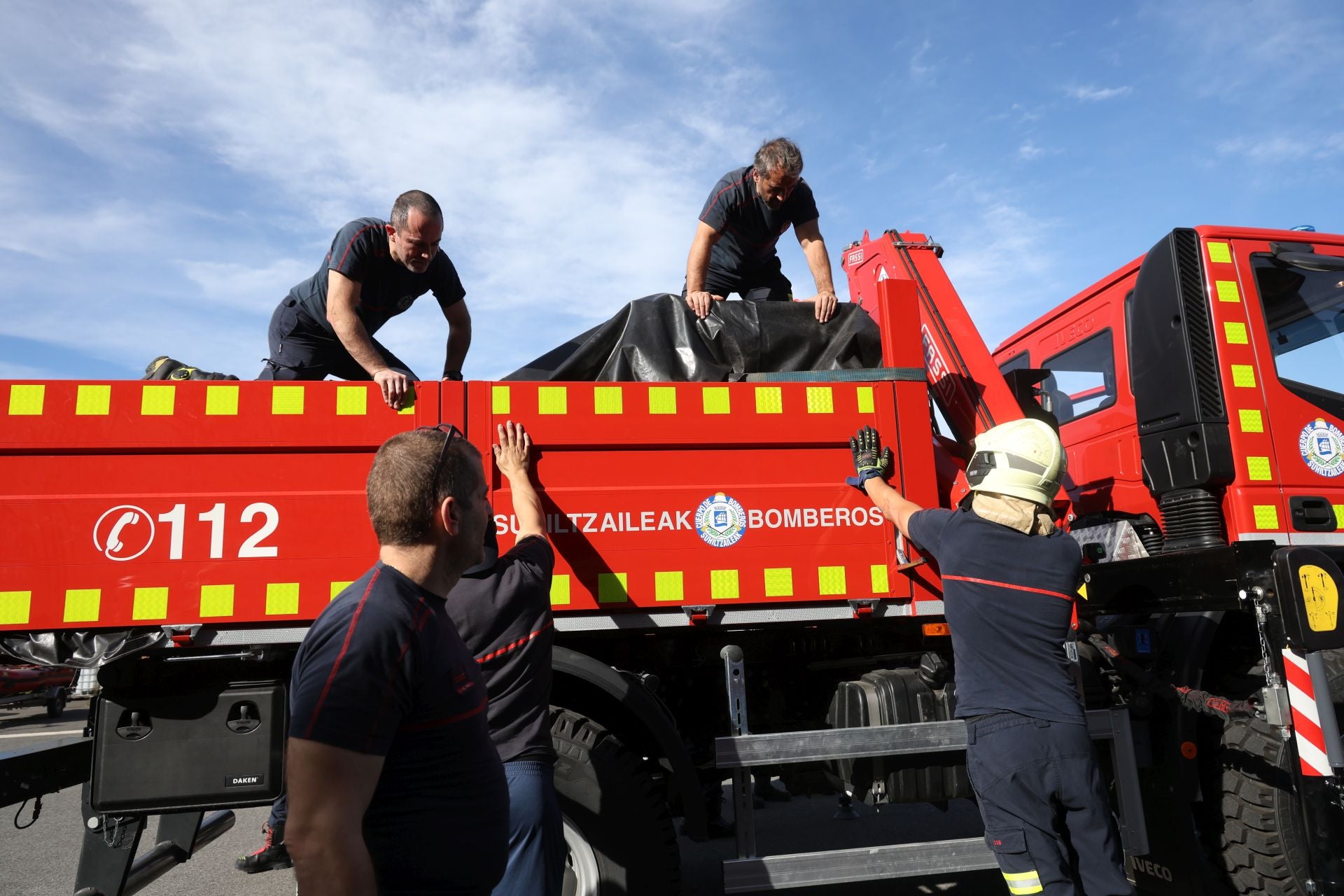 Bomberos de Donostia parten hacia Valencia para ayudar a los afectados por la DANA