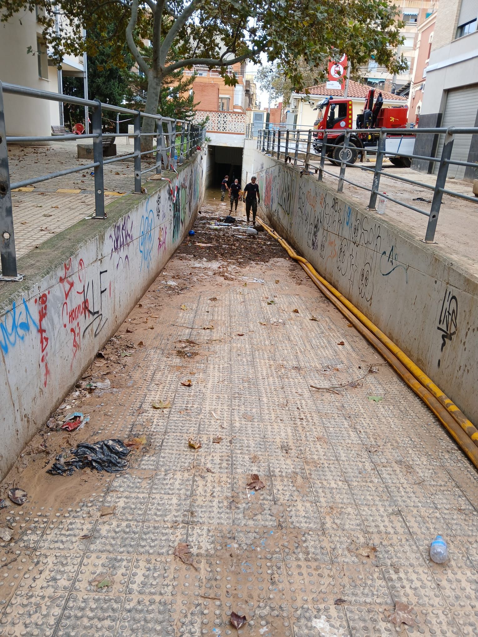 Los bomberos de Donostia en Alfafar, Sedaví y Catarroja, en imágenes