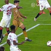 El árbitro tuvo que rectificar en la jugada de Zubimendi: «El penalti está claro»