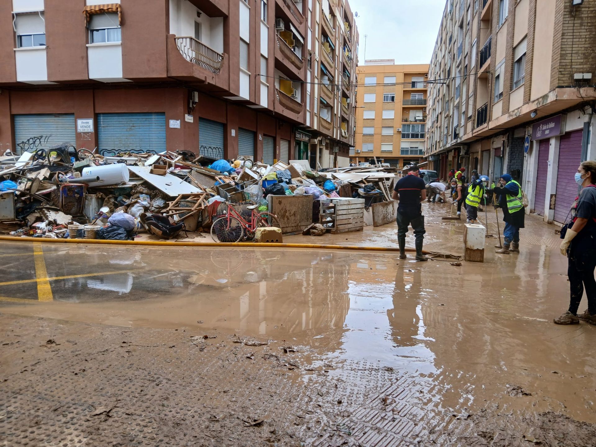 Los bomberos de Donostia en Alfafar, Sedaví y Catarroja, en imágenes
