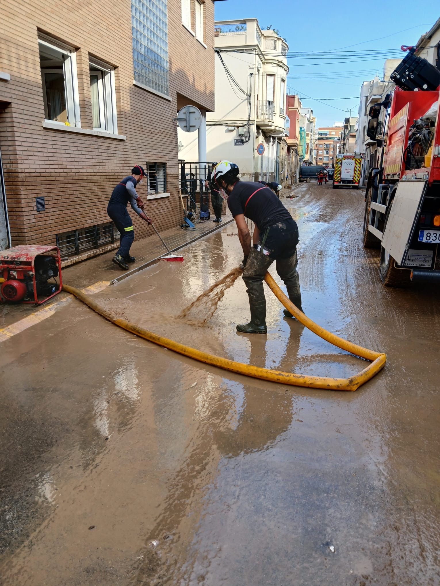 Los bomberos de Donostia en Alfafar, Sedaví y Catarroja, en imágenes