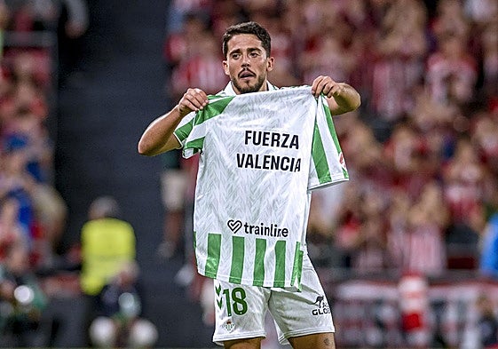 El jugador del Betis Pablo Fornals tras marcar el gol ante el Athletic este domingo.
