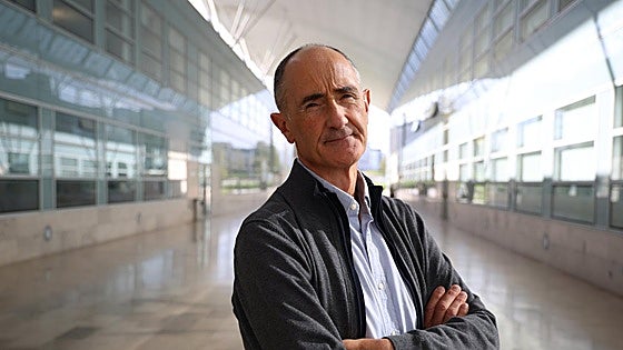 Luis Liz Marzán, investigador: «Las infecciones bacterianas van a ser un problema tan grande como el cáncer»