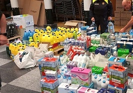 La Udaltzaingoa de Tolosa distribuye los productos donados por los tolosarras