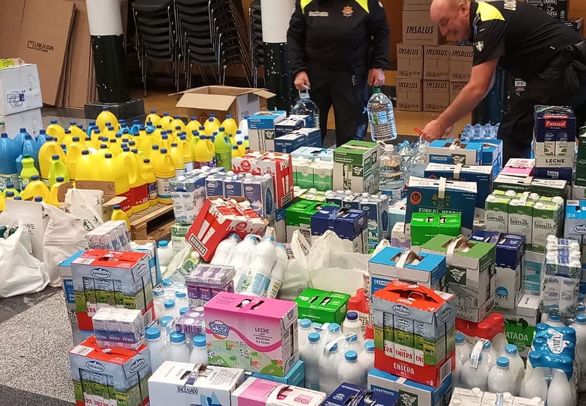 La Udaltzaingoa de Tolosa distribuye los productos donados por los tolosarras