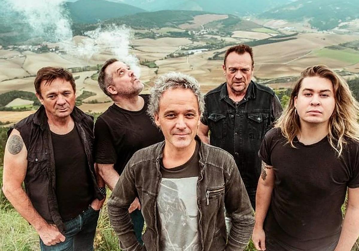 EI guitarrista Iván Carmona, a la derecha de la foto.