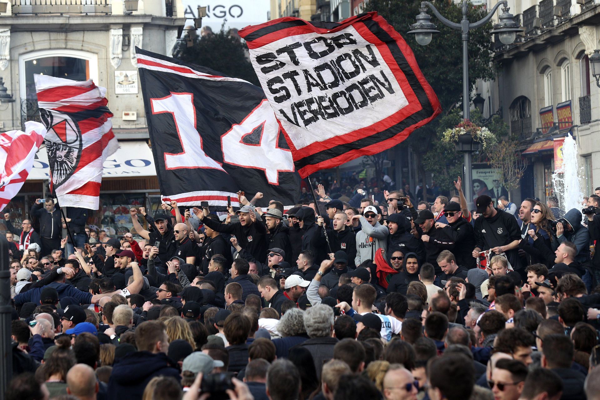 Aficionados del Ajex en Madrid en 2019