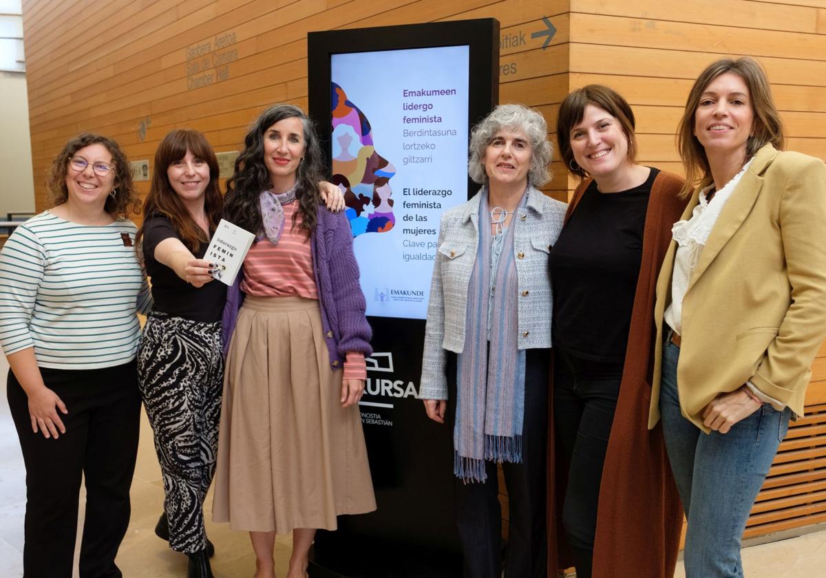 Verónica de Lucas, Ylenia Benito, Izaskun Rekalde, Lola Rodríguez, Naiara Zamora y Lorena Baranda en el Kursaal para la jornada de Emakunde.