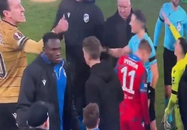 Jedlicka, portero del Viktoria, dedicó un gesto nazi a Oyarzabal tras el partido en Pilsen