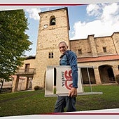 Joxe Ugartebururentzat Ezkioko eliza aurreko plaza oso berezia da, han egin zuen aizkorarekin bere lehen saioa.