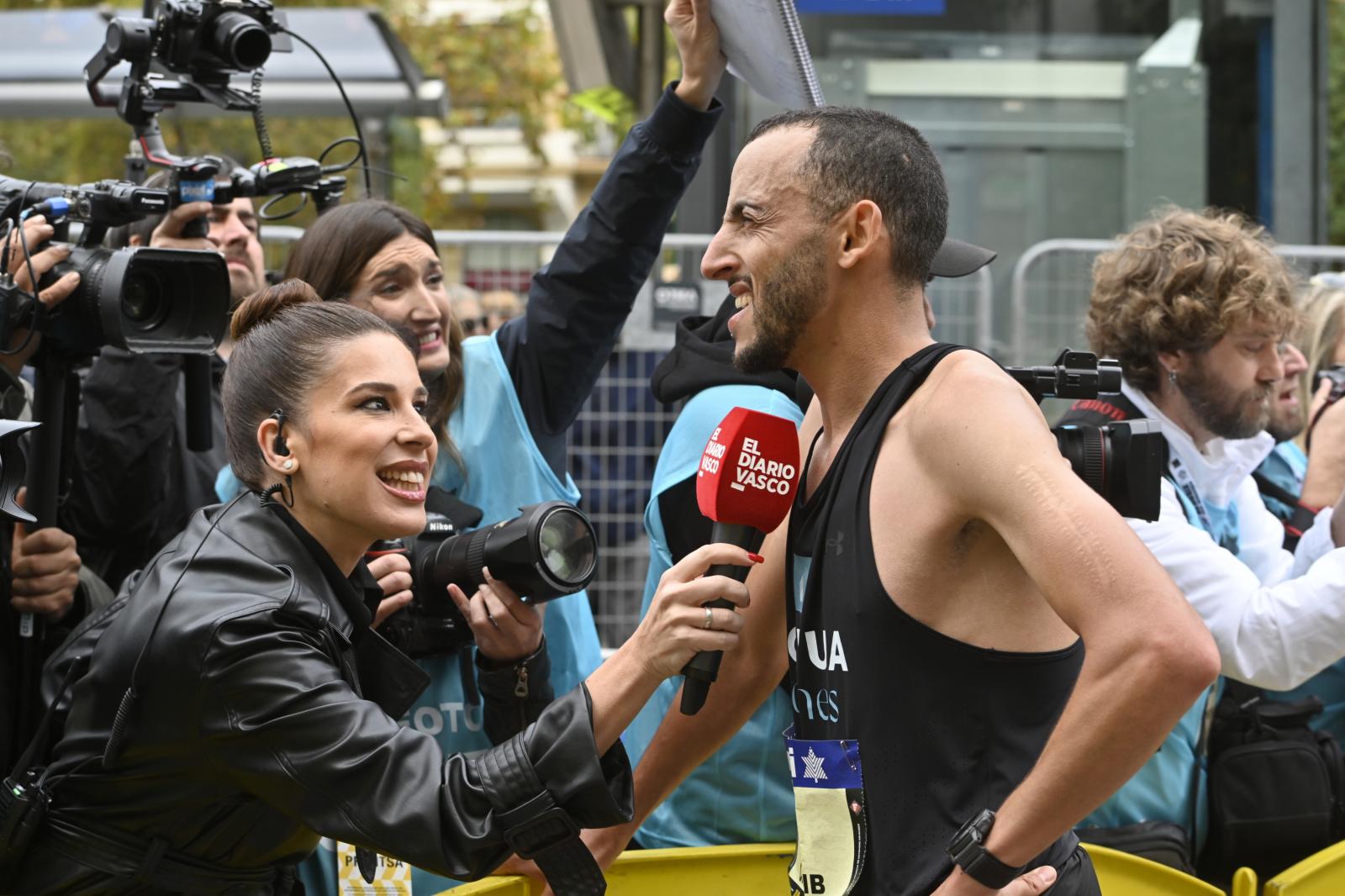 La llegada de los atletas de élite: Chakib Lachgar y Mireia Guarner, vencedores en la Behobia - San Sebastián