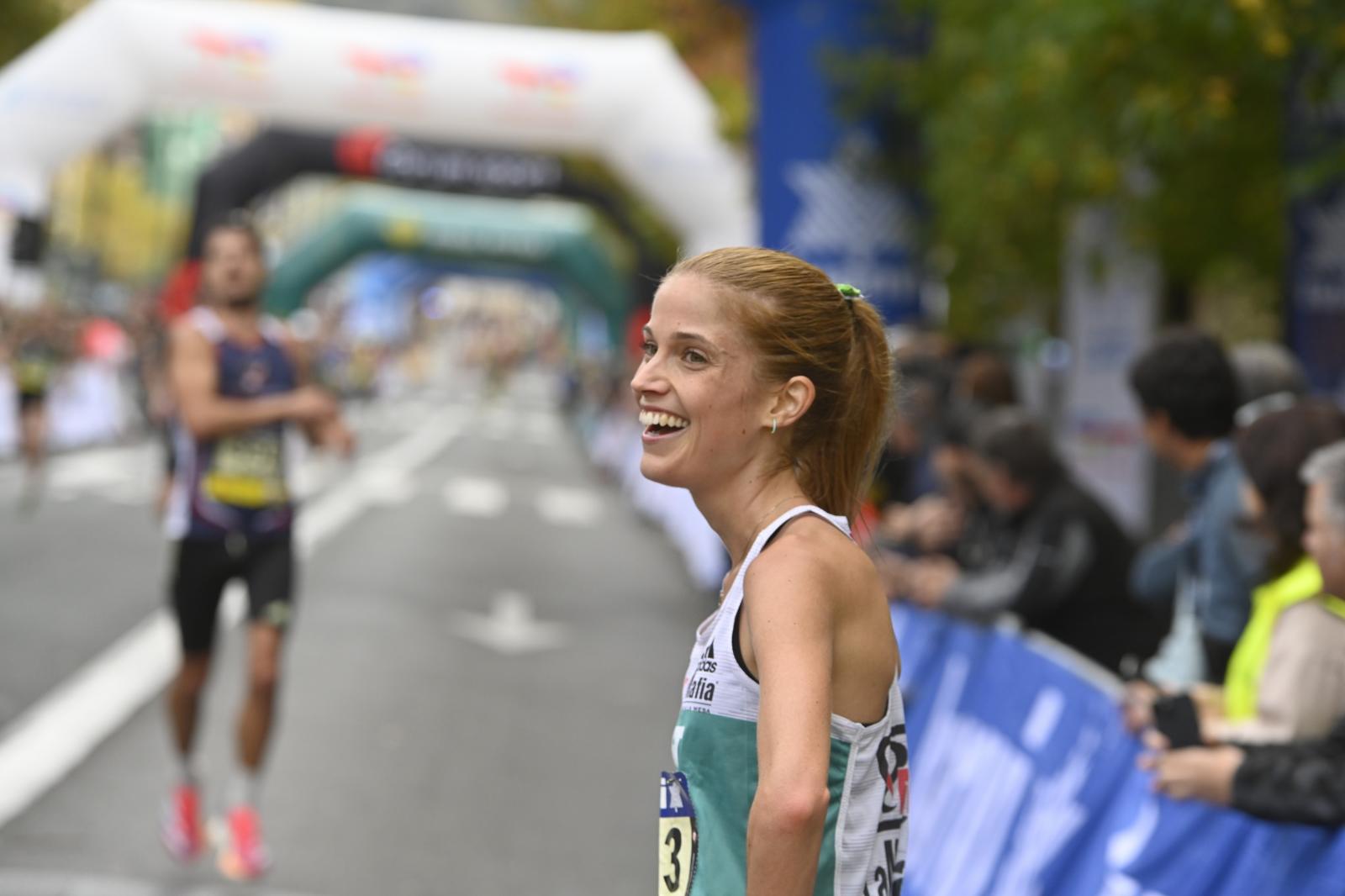 La llegada de los atletas de élite: Chakib Lachgar y Mireia Guarner, vencedores en la Behobia - San Sebastián