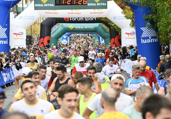 Cámara de meta de la Behobia - San Sebastián con la llegada de todos los corredores