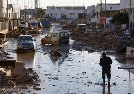 Euskadi ha enviado ya a 450 personas a Valencia para ayudar a los damnificados por la devastadora DANA