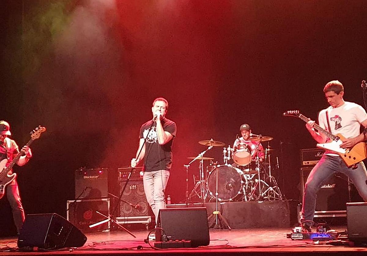 La representación local es de la banda Low Cost Deluxe y el rapero K-PO