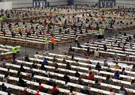 Aspirantes, durante una reciente OPE de Osakidetza en el BEC de Barakaldo.