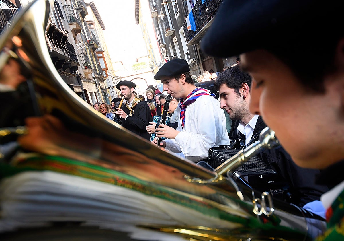 Ambiente musical en una anterior fiesta de la alubia