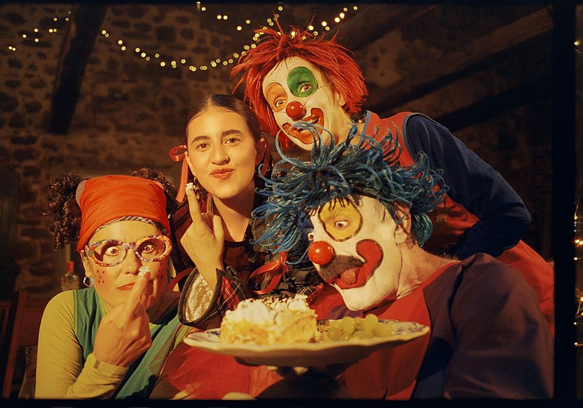 Izaro lanza 'Olentzero', su nueva canción navideña con Pirritx, Porrotx y Marimotots