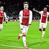 Mika Godts, estrella del Ajax, será baja ante la Real por lesión