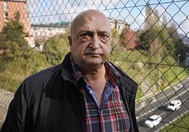 El donostiarra Txema Rubio posa para la entrevista en un paso de peatones.