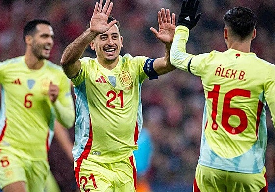 Mike Oyarzabal, con el brazalete de capitán, en un encuentro con la selección.