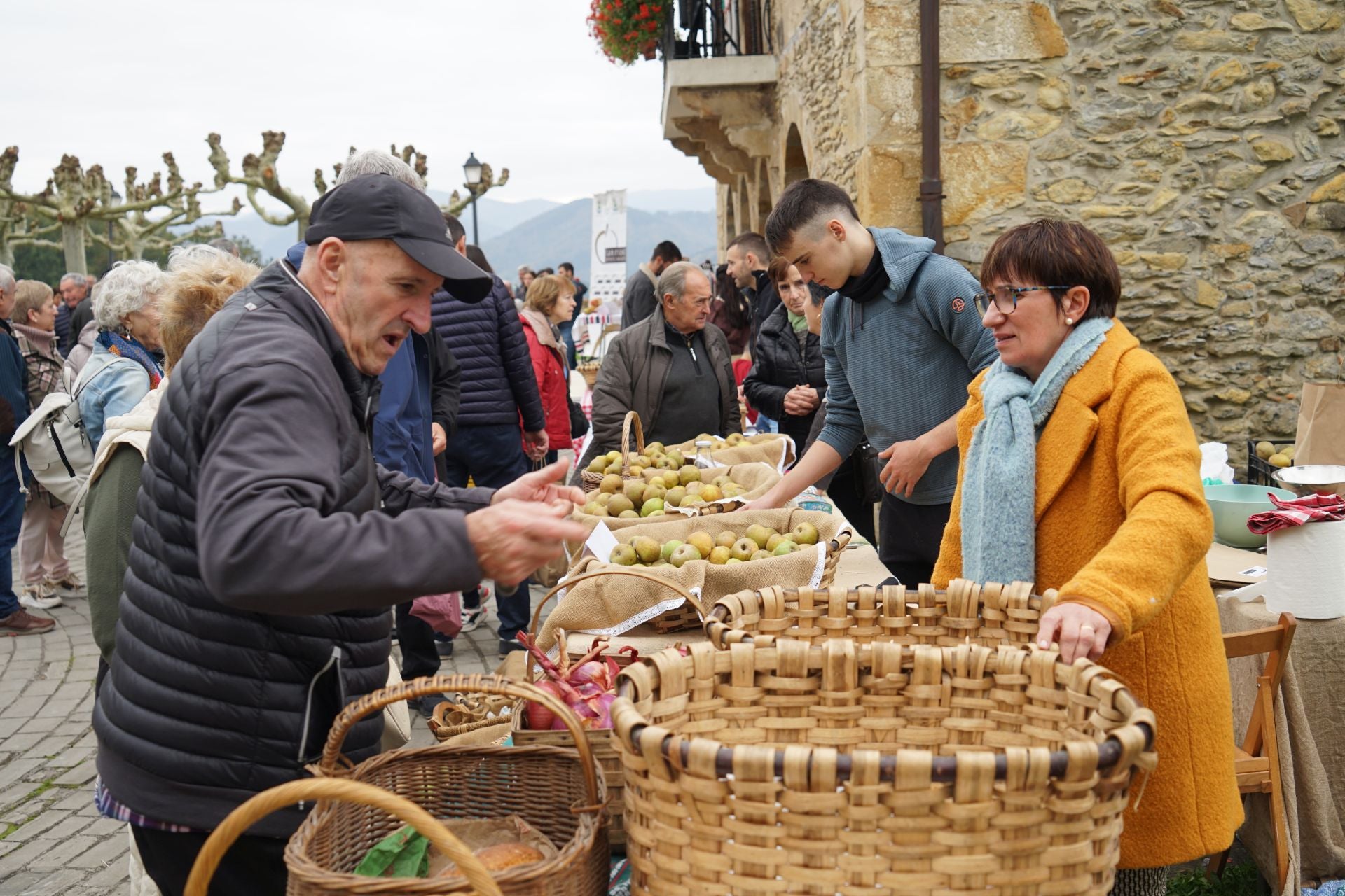 Gabirian ospatutako sagar azokaren argazkiak