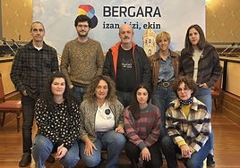 Representantes de los centros de secundaria junto a las autoridades locales