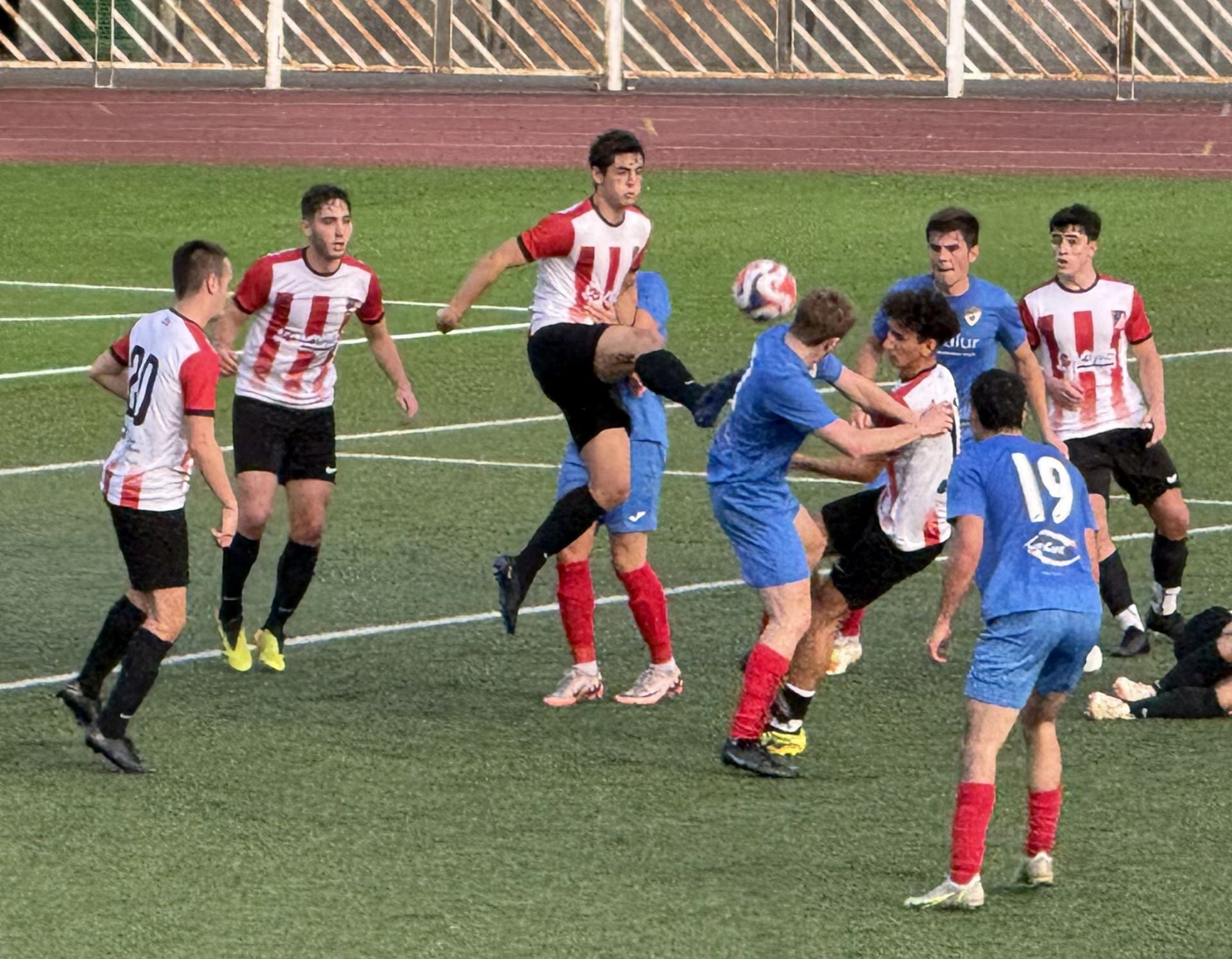 El división de honor regional regresó de vacío de Elgoibar tras encajar tres goles en un intervalo de apenas 9 minutos.