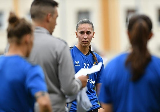 La delantera Malen Uranga, debutante en Copa de la Reina con el primer equipo, fue una de las goleadoras de la tarde.