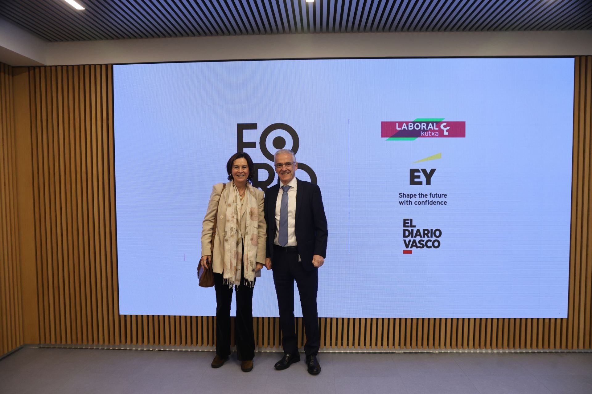 Ana González de la Presa (ICEX) y Julián Florez (Vicomtech).