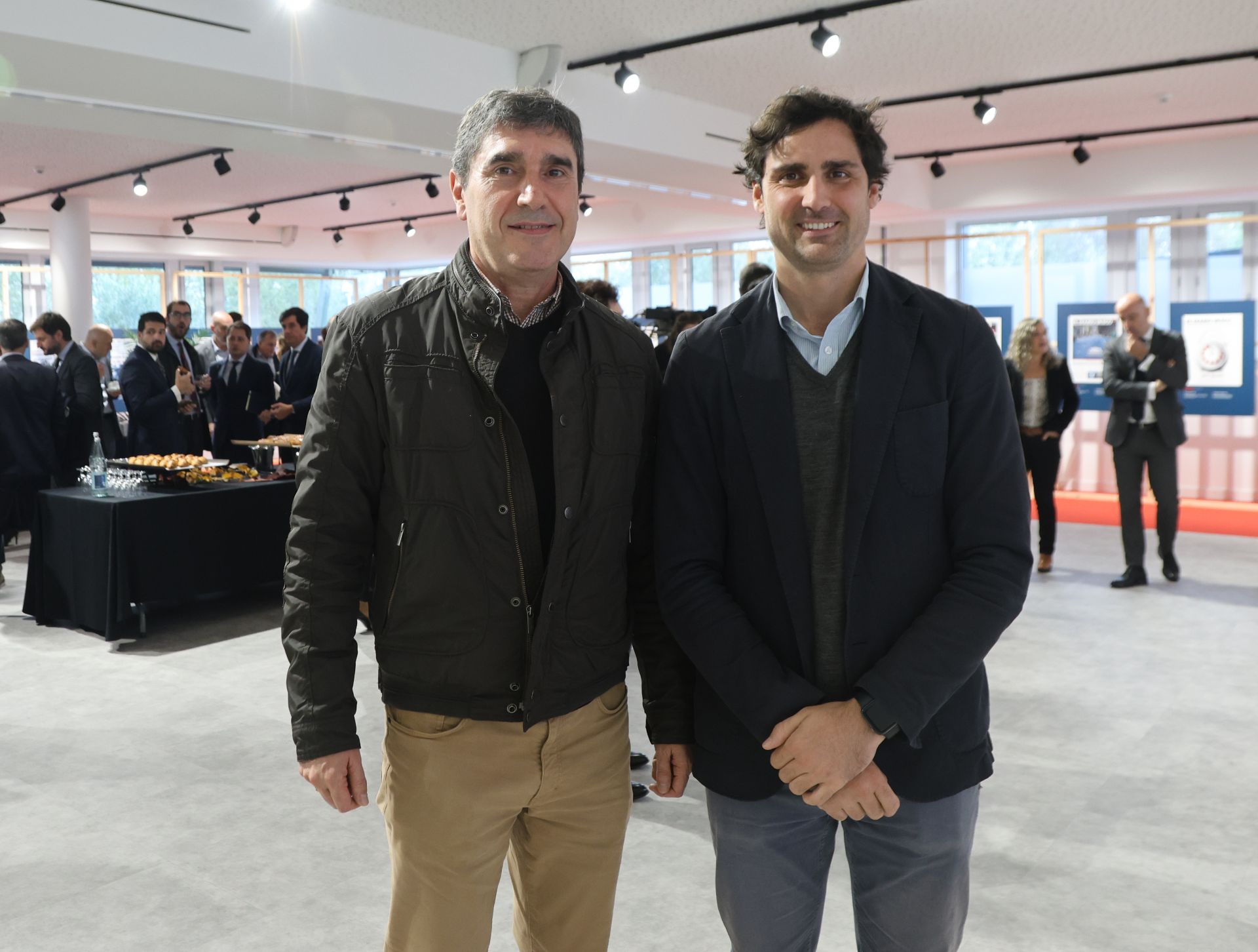 Alberto Albístegui, portavoz del PSE de las Juntas Generales de Gipuzkoa, y Mikel Lezama, portavoz del PP en la misma institución.