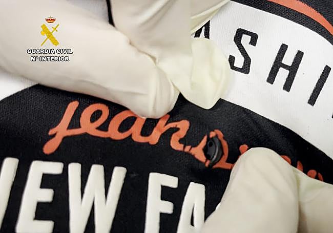 Los dispositivos electrónicos quedaban ocultos en las prendas que portaban los examinados