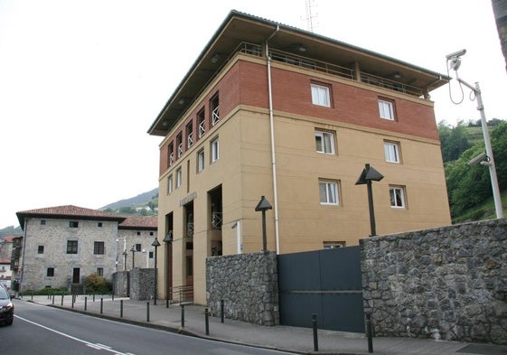 Comisaría de la Ertzaintza en Tolosa, la encargada de acudir al caserío de Alegia.