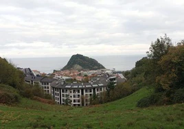 Vista panorámica de Getaria con San Antón al fondo.