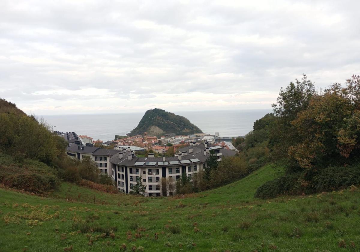 Vista panorámica de Getaria con San Antón al fondo.